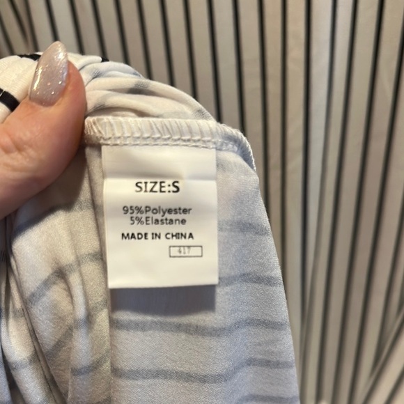 Casual White and Navy Sleeveless Sheath Maxi Dress - Picture 5 of 6